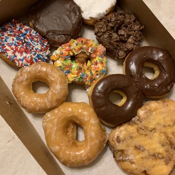 Red's Donut Shop - a box of assorted donuts - Donuts Near Me - Paducah, Kentucky