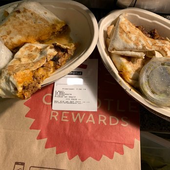 Chipotle Mexican Grill - Ordered dinner that claims to be a chicken bowl and a carnitas bowl - Fast Food Near Me - Blue Bell, Pennsylvania