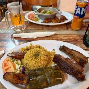 El Jibarito - Christmas plate - Latin American Near Me - San Juan, Puerto Rico