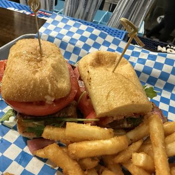 Meadow 28 - American Near Me - Farmingdale, New Jersey