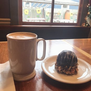 Lucky's Cafe - Coffee & Tea Near Me - Cleveland, Ohio