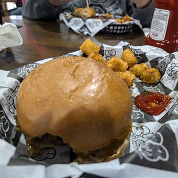 328 Grill - Jalapeno burger - Salad Near Me - Hastings, Minnesota