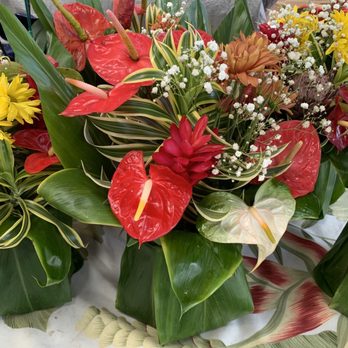 Hilo Farmer's Market - Beautiful arrangements. - Farmers Market Near Me - Hilo, Hawaii Hilo Farmer's Market - Beautiful arrangements. - Farmers Market Near Me - Hilo, Hawaii