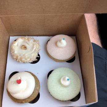 Celebrity Cupcakes - 4 delicious cupcakes. - Bakeries Near Me - Houston, Texas Celebrity Cupcakes - 4 delicious cupcakes. - Bakeries Near Me - Houston, Texas