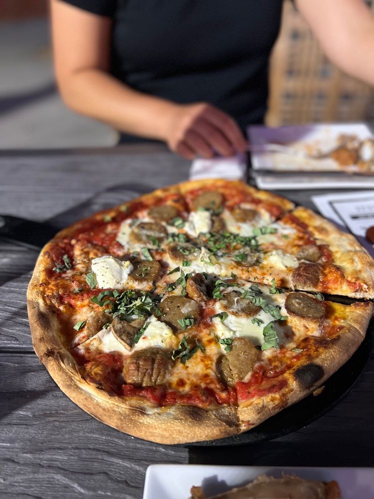 isa.bella Pizza, Pasta, Craft Beer