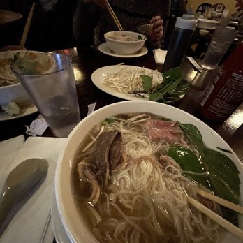 Le's Restaurant - Vietnamese Near Me - Cambridge, Massachusetts