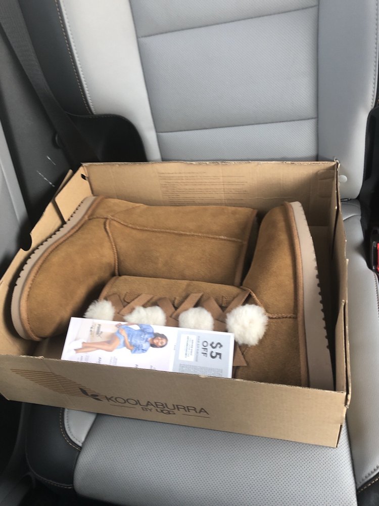 DSW DESIGNER SHOE WAREHOUSE Updated September 2024 22 Photos & 31 Reviews 1132 East Fort