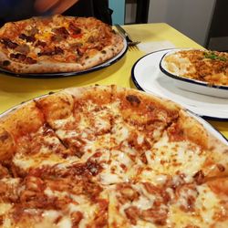 Klay Pizzeria & Bar - Pizza Pizza Mac n Cheese