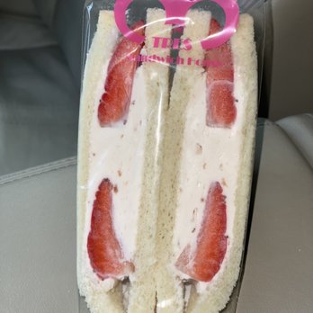 Tres Sandwich - Strawberry Cheesecake - Japanese Near Me - Bellevue, Washington Tres Sandwich - Strawberry Cheesecake - Japanese Near Me - Bellevue, Washington