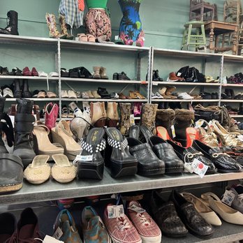 Buffalo Exchange - Used, Vintage & Consignment Near Me - Albuquerque, New Mexico