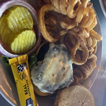 Wente's - Cheeseburger - Burgers Near Me - Chesterfield, Missouri