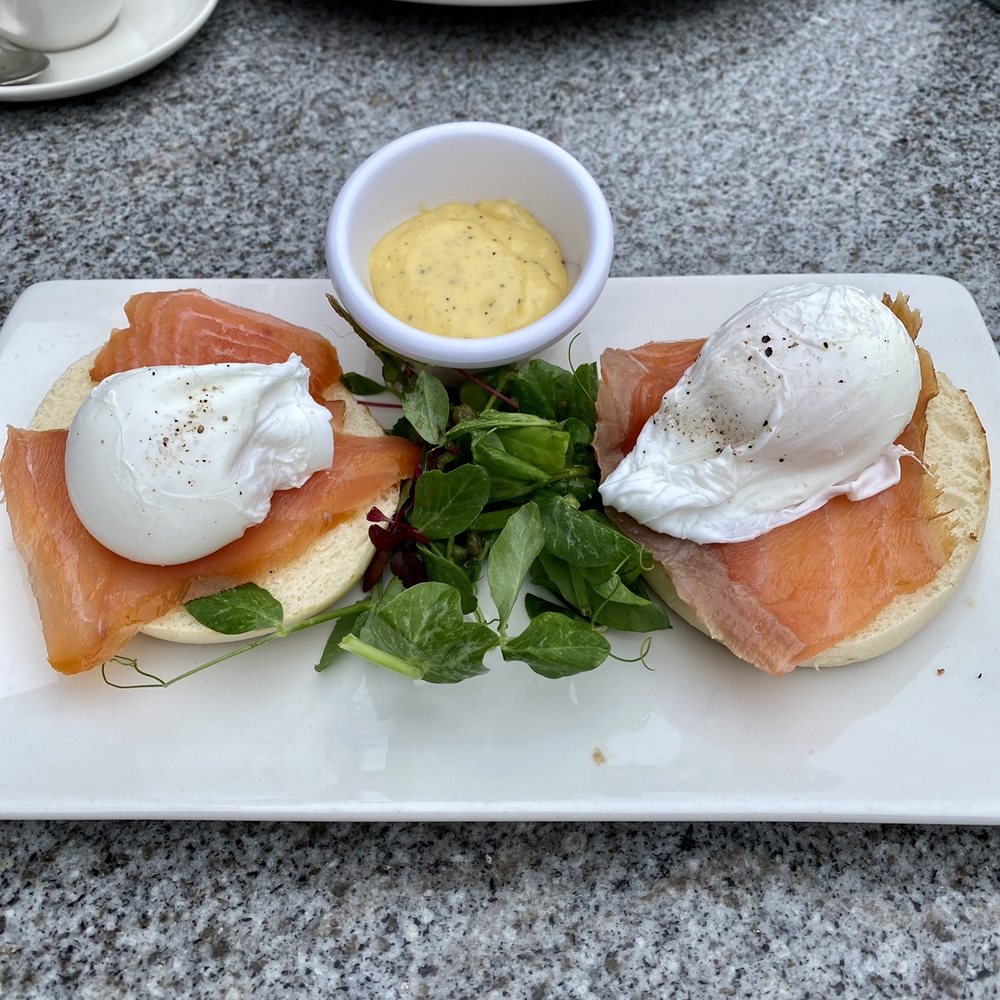 Loudons New Waverley - Smoked salmon and poached egg on English muffin - Breakfast & Brunch Near Me - Edinburgh, EDH Loudons New Waverley - Smoked salmon and poached egg on English muffin - Breakfast & Brunch Near Me - Edinburgh, EDH