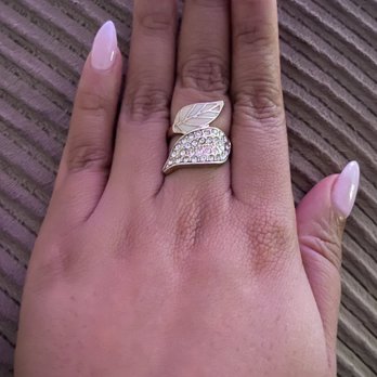 COCO Nails - Nail Salons Near Me - Indianapolis, Indiana