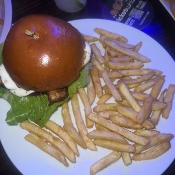 Blarney Stone - Fried Chicken Sandwich - Pubs Near Me - New York, New York
