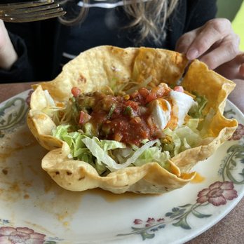 Ixtapa Mexican Restaurant - Chicken taco salad - Mexican Near Me - Clatskanie, Oregon