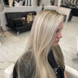 Candi's Hair Studio