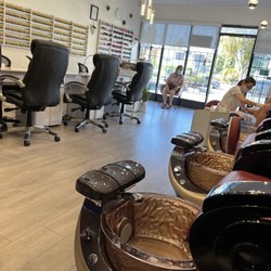 Hollywood Nails