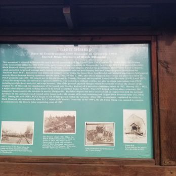 Black Diamond Union Stump - Informational sign next to the monument - Landmarks & Historical Buildings Near Me - Black Diamond, Washington Black Diamond Union Stump - Informational sign next to the monument - Landmarks & Historical Buildings Near Me - Black Diamond, Washington