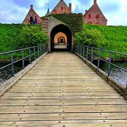 Spøttrup Borg - Q.) Who built King Arthur's round table?  A.) Sir Cumference.