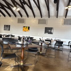 Heritage Restaurant - Ambiance cold and old