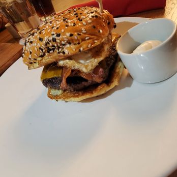 Gordon Ramsay Burger - Farmhouse Burger - Salad Near Me - Chicago, Illinois