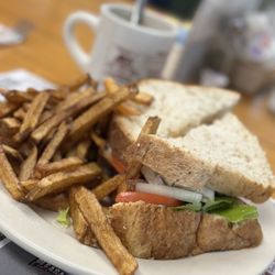 Tory Hill Cafe - Turkey sandwich on homemade wheat bread