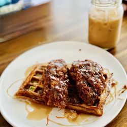 House of Brunch - Waffle & Chicken