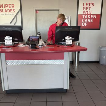 Discount Tire - There I was, first in line, minding my business waiting calmly. Unfortunately, this dude took the phone call AFTER, I was there already! BOO - Tires Near Me - Phoenix, Arizona