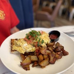 Refinery 51 - Avo toast and hash browns