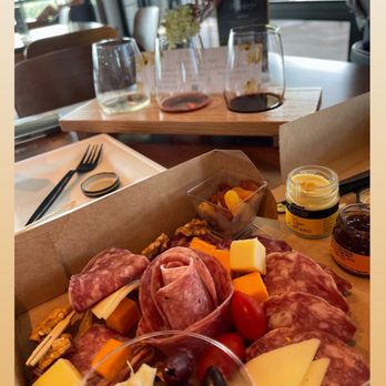 Windridge Vineyards - Meat and cheese charcuterie - Wineries Near Me - Darnestown, Maryland Windridge Vineyards - Meat and cheese charcuterie - Wineries Near Me - Darnestown, Maryland