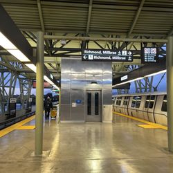Train has arrive (2023)