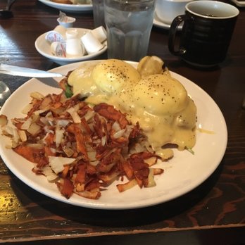 Brix Grill - Brix Crab Cake - Desserts Near Me - Roseburg, Oregon