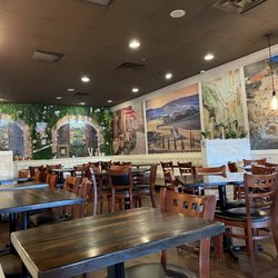 Vinny's NY Pizza & Grill - Inside dining area