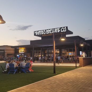 4 Hands at The District - Brewpubs Near Me - Chesterfield, Missouri