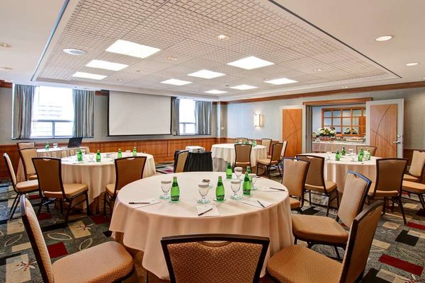 DoubleTree by Hilton Hotel Toronto Downtown by null