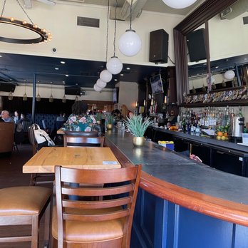 Dillon's - Bar Area - Bars Near Me - Boston, Massachusetts