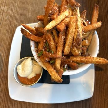 The Curious Palate - Diablo Garlic Fries - New American Near Me - Santa Monica, California The Curious Palate - Diablo Garlic Fries - New American Near Me - Santa Monica, California