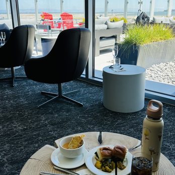 Maple Leaf Lounge - Airport Lounges Near Me - Millbrae, California Maple Leaf Lounge - Airport Lounges Near Me - Millbrae, California
