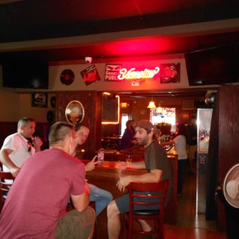 2nd Street Brew House - people sitting at a bar - Pubs Near Me - Philadelphia, Pennsylvania 2nd Street Brew House - people sitting at a bar - Pubs Near Me - Philadelphia, Pennsylvania