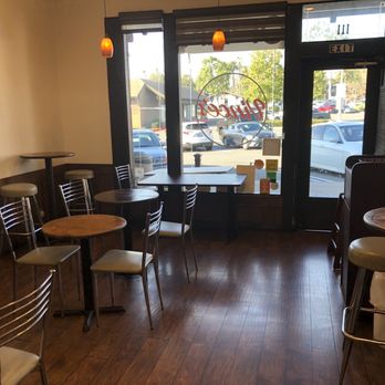 Vince's Deli - Inside seating - Sandwiches Near Me - Pasadena, California