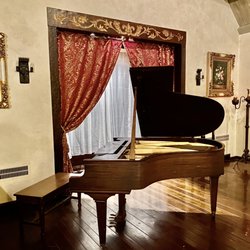 Sunny Gables Estate - Piano
