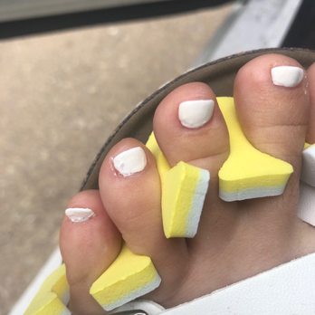 Lili's Nail Spa - Nail Salons Near Me - Montgomery, Illinois