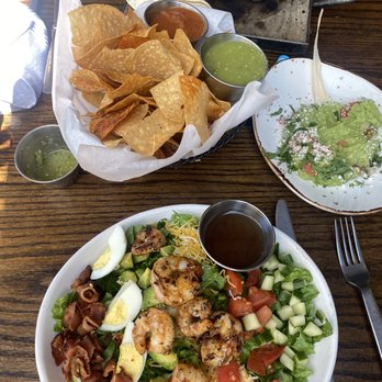 Vidorra - Shrimp cobb salad. Seasoned chips with guacamole - Mexican Near Me - Dallas, Texas Vidorra - Shrimp cobb salad. Seasoned chips with guacamole - Mexican Near Me - Dallas, Texas