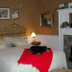 Tobacco Farm Camp - The magic of Gone with the Wind exudes glamour and romance in this 1st floor room. Also accommodates guests with special needs.