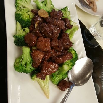 Phoenix Restaurant - Beef Tenderloin Cube with Broccoli - Dim Sum Near Me - Chicago, Illinois Phoenix Restaurant - Beef Tenderloin Cube with Broccoli - Dim Sum Near Me - Chicago, Illinois