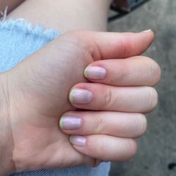 Dolphin Spa - Gel French Manicure