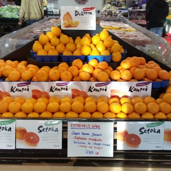 Chongo's Market - a display of oranges - Fruits & Veggies Near Me - Calgary, Alberta