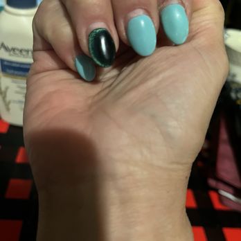 Glamour Nails - Beautiful cats eye - Nail Salons Near Me - Lincoln, Ontario