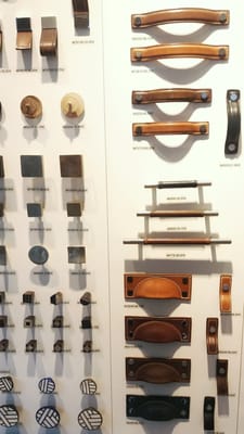 La Quincaillerie - Poignées de portes et de fenêtres, butoirs by null