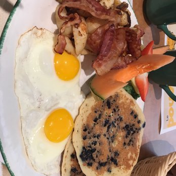 Cora - Breakfast & Brunch Near Me - Montreal, Quebec